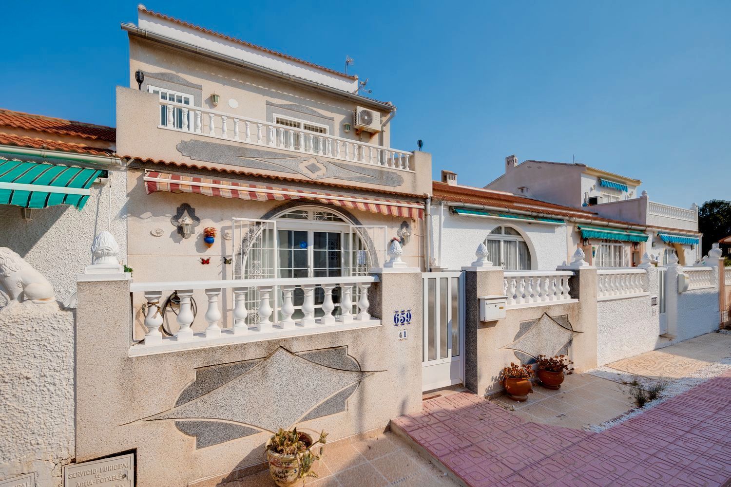Exterior view of Single-family semi-detached for sale in Torrevieja  with Terrace and Furnished