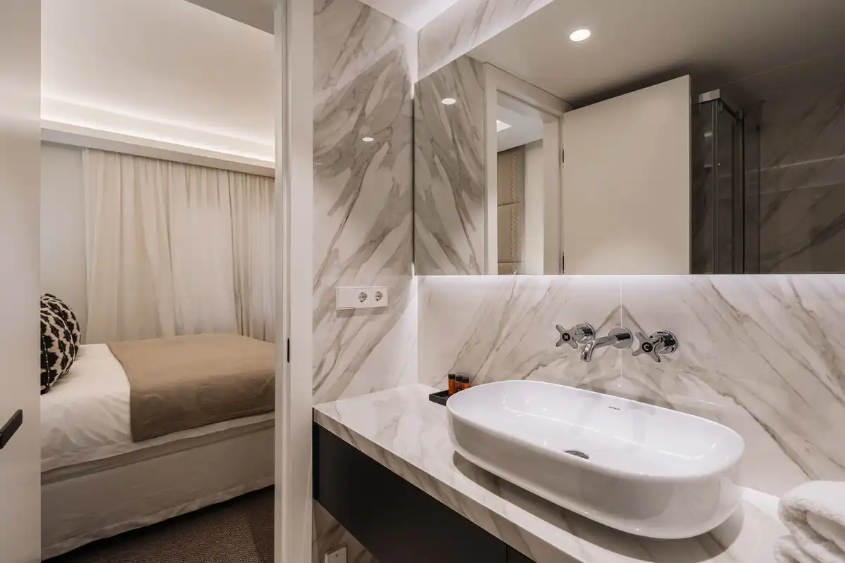 Bathroom of Ground floor for sale in Marbella  with Air Conditioner, Terrace and Storage room