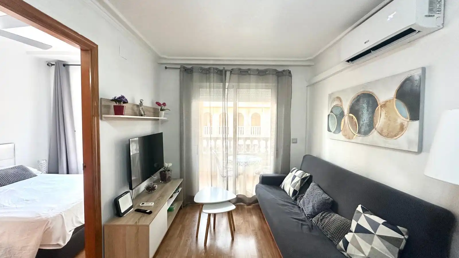 Living room of Flat for rent in Torrevieja  with Heating, Furnished and Washing machine