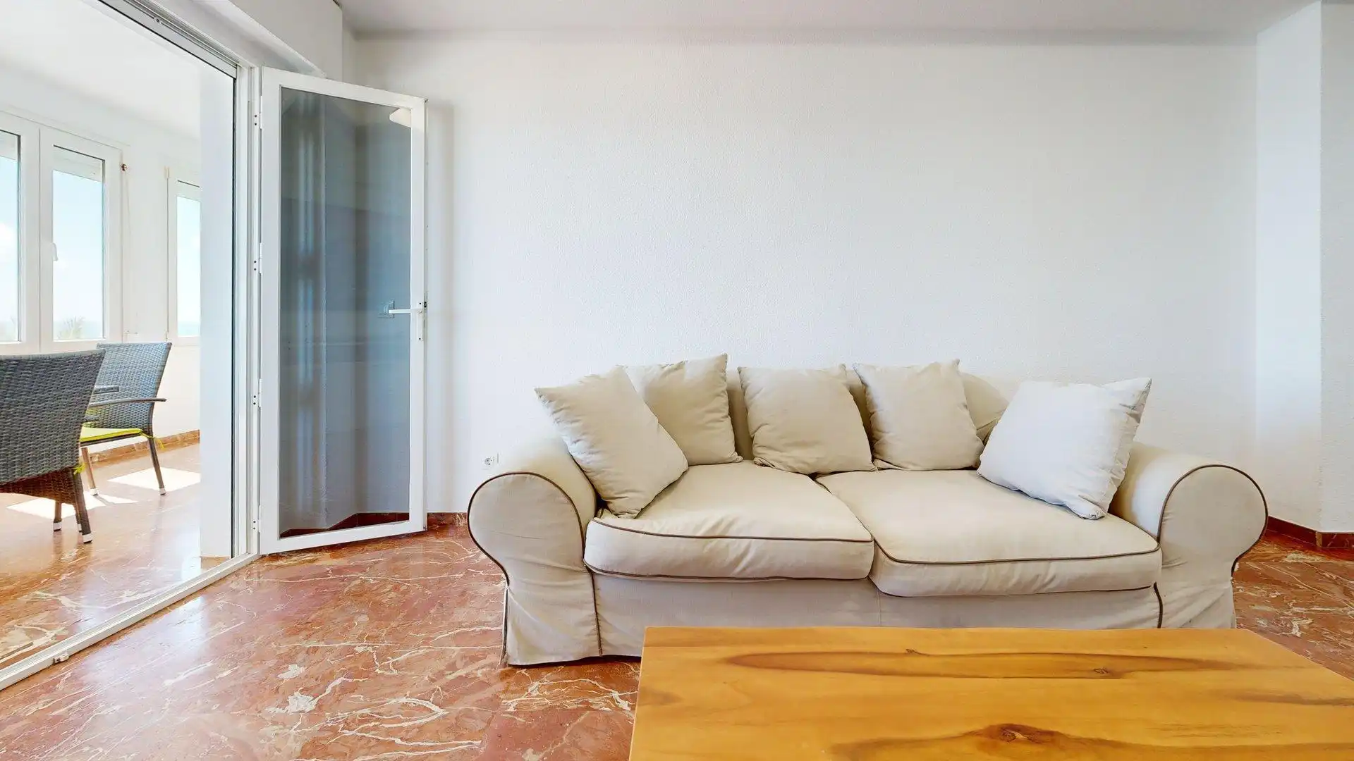 Sala d'estar de Apartament de lloguer en Elche / Elx amb Aire condicionat, Jardí privat i Terrassa