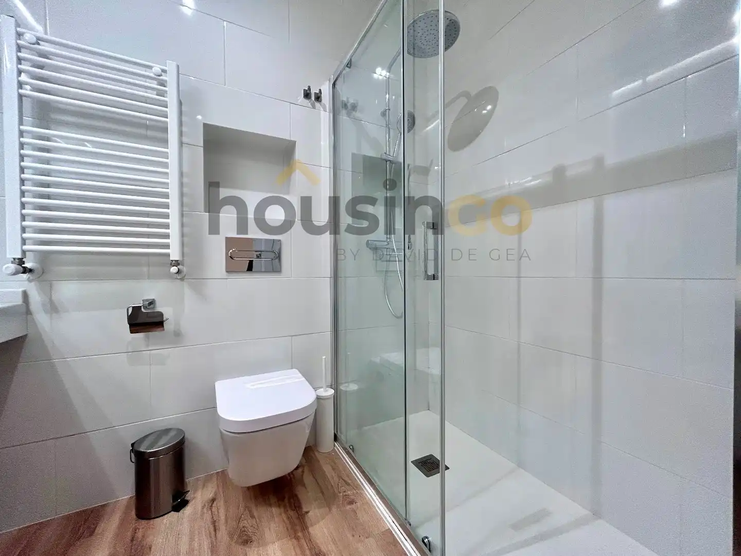 Bathroom of Flat for rent in Madrid  with Air Conditioner, Heating and Parquet flooring
