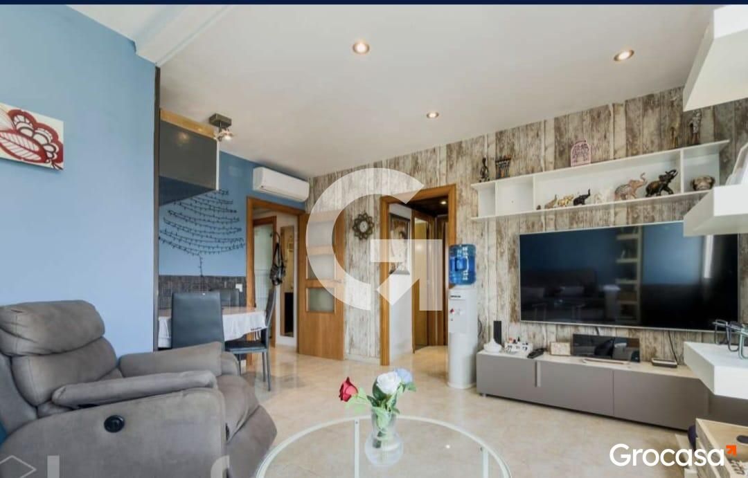 Living room of Flat for sale in L'Hospitalet de Llobregat  with Air Conditioner, Heating and Furnished