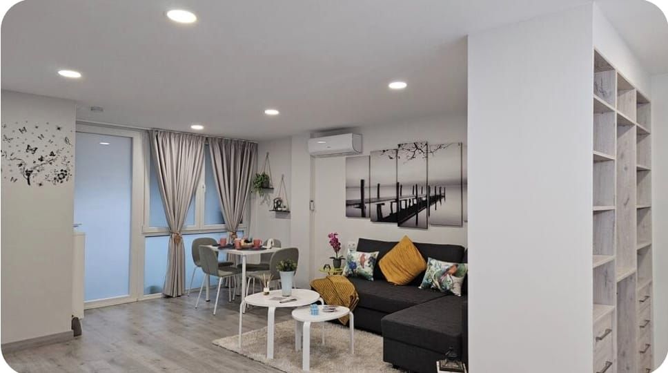 Living room of Flat to rent in Vélez-Málaga  with Air Conditioner, Heating and Parquet flooring