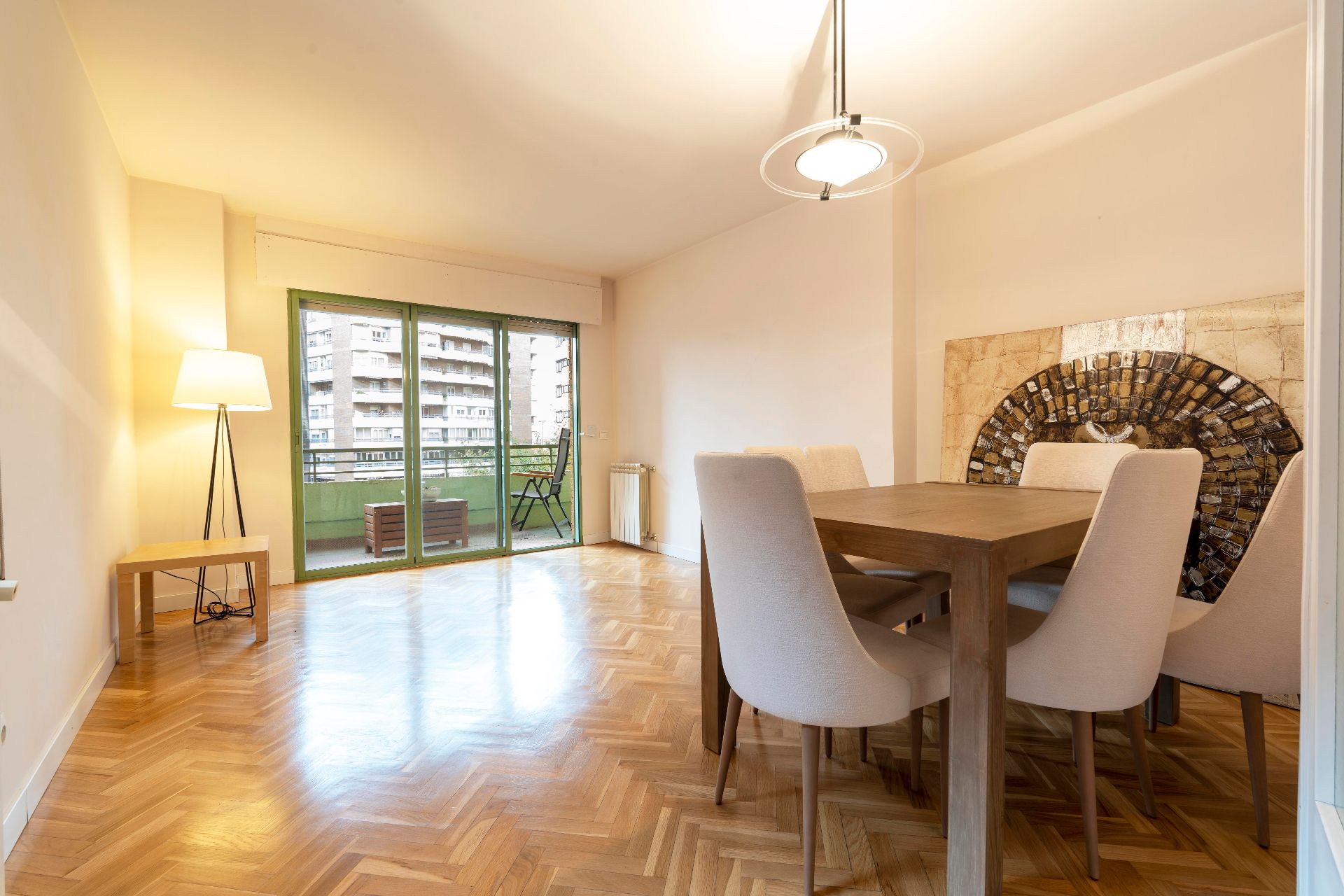 Dining room of Flat to rent in  Madrid Capital  with Air Conditioner, Heating and Parquet flooring