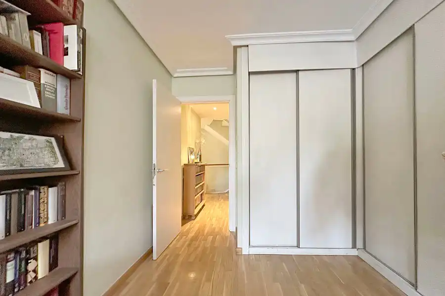 Habitación de Dúplex en venta en Torrelodones con Calefacción, Parquet y Horno