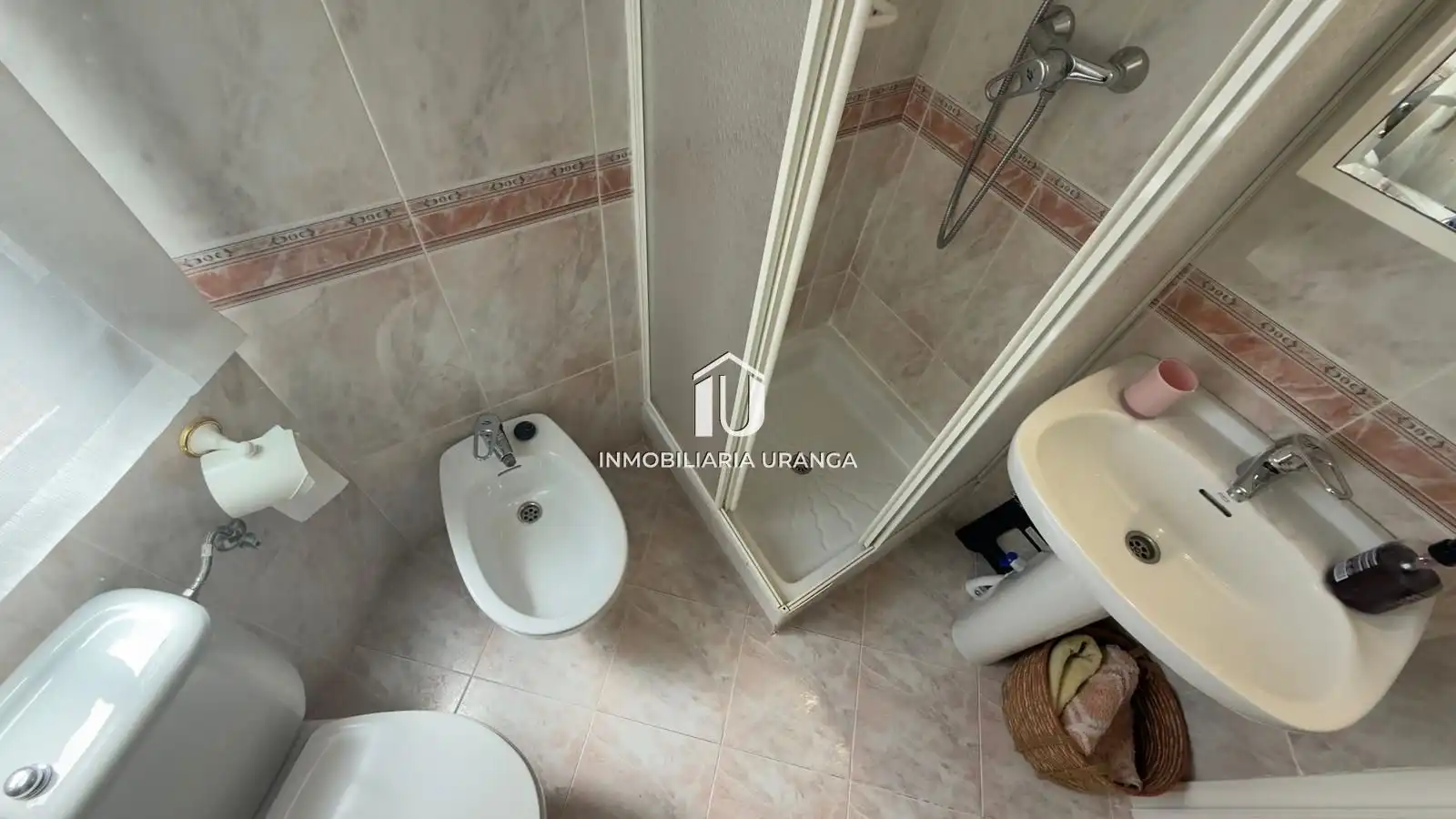 Badezimmer von Wohnung zum Verkauf in Laredo mit Heizung, Terrasse und Möbliert