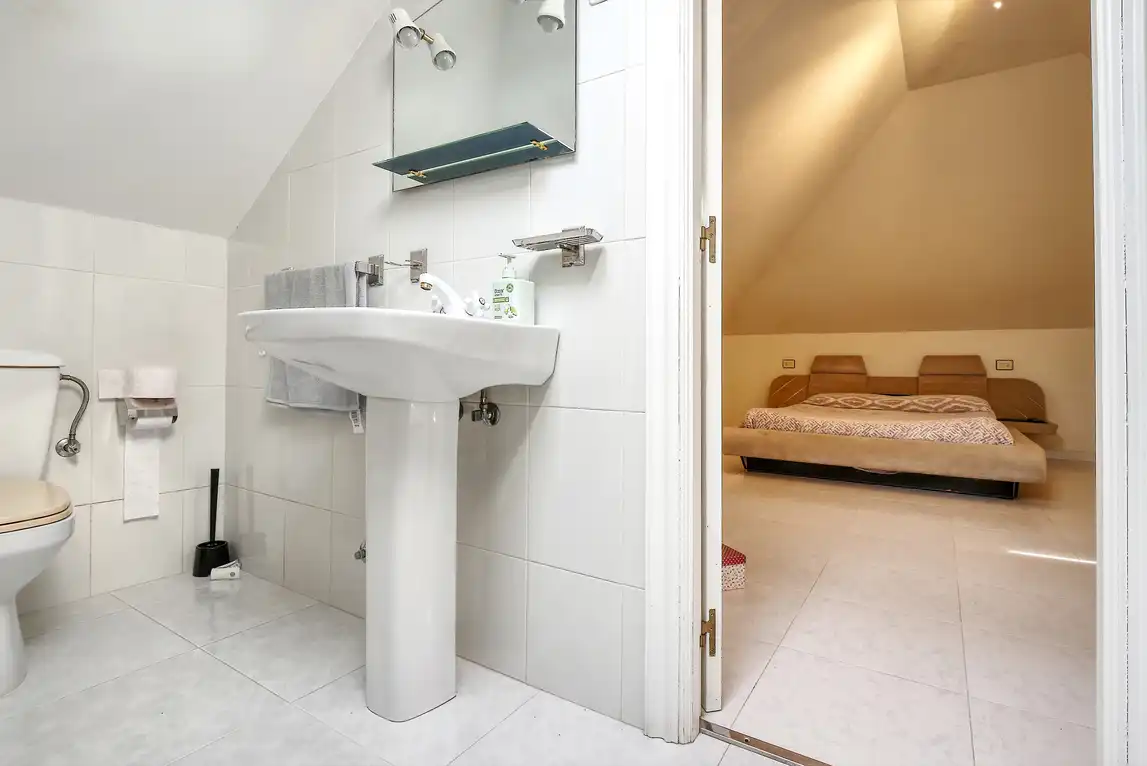 Baño de Casa o chalet en venta en A Laracha   con Calefacción, Jardín privado y Trastero
