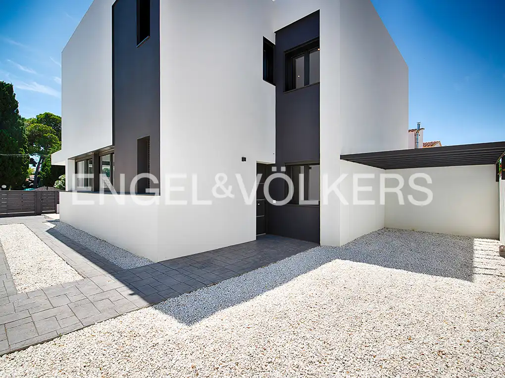 Casa pareada con terraza en venta en Carrer Requesens, imagen 7
