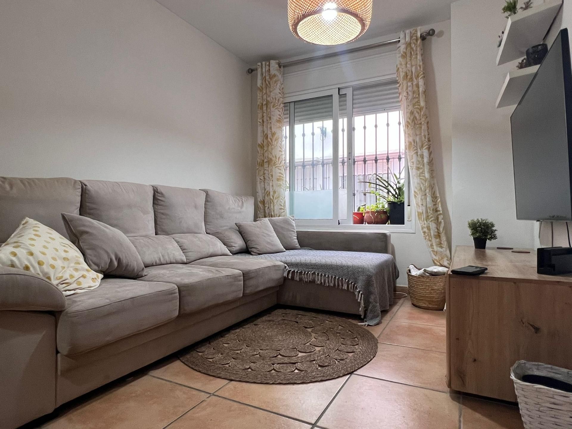 Sala d'estar de Casa adosada en venda en Los Barrios amb Terrassa i Traster