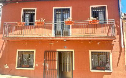Vista exterior de Casa adosada en venda en El Hoyo de Pinares 