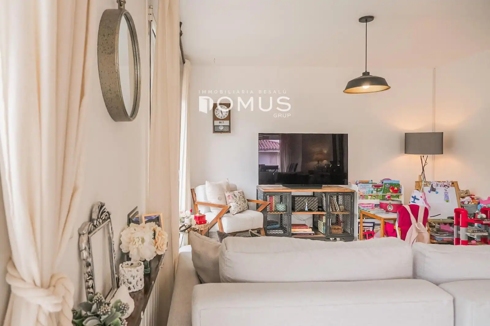 Living room of Houses for sale in Besalú  with Air Conditioner, Private garden and Terrace