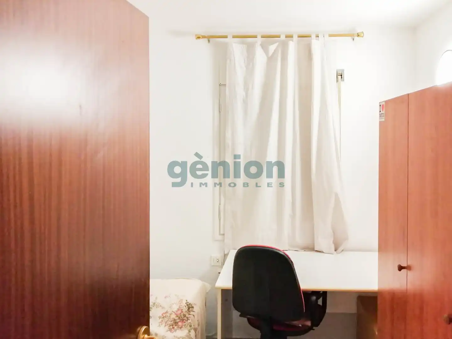 Dormitori de Pis en venda en Girona amb Terrassa