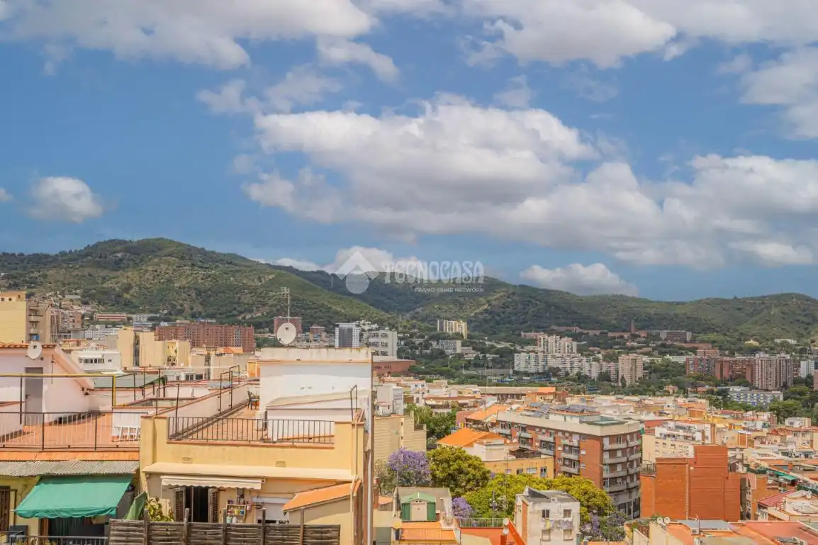 Vista exterior de Piso en venta en Barcelona con Calefacción y Parquet