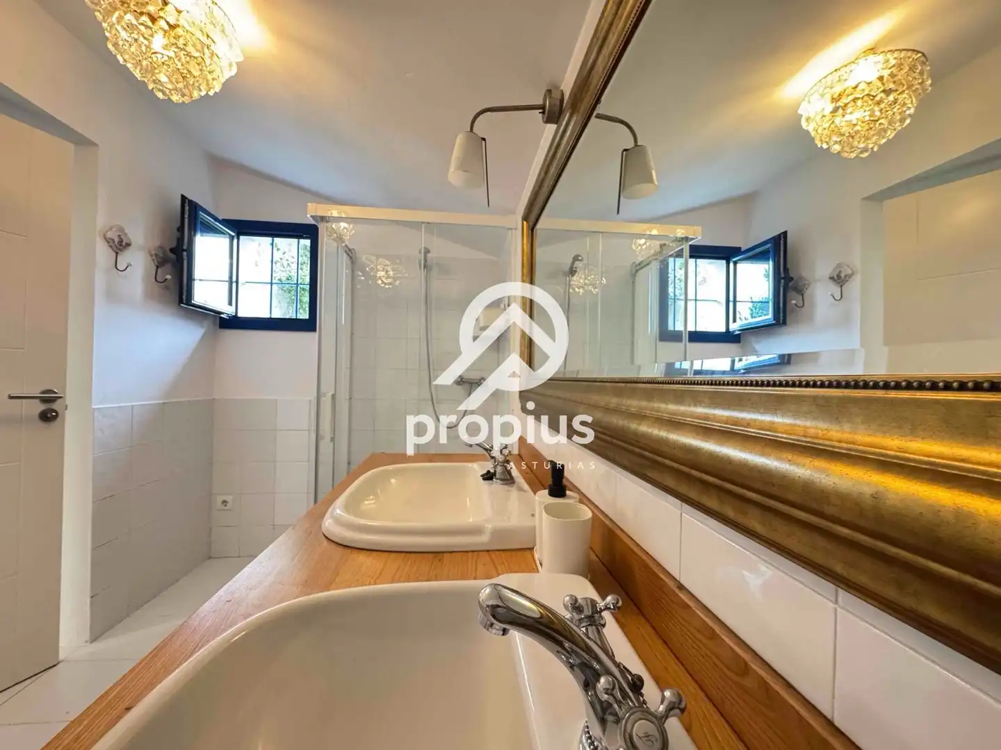 Baño de Casa o chalet en venta en Ribadesella con Calefacción, Jardín privado y Terraza