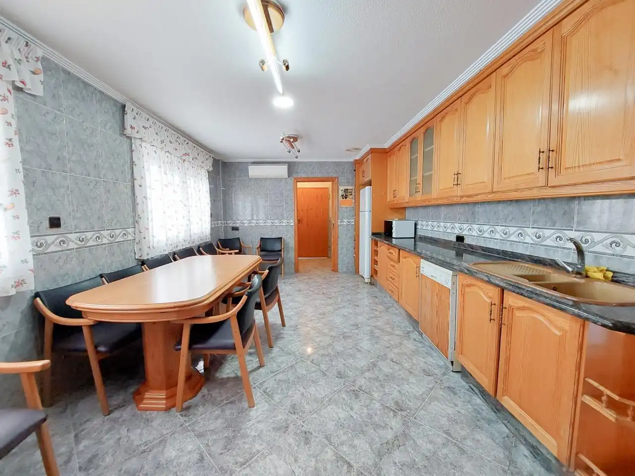 Cocina de Casa o chalet en venta en Elche / Elx con Aire acondicionado y Jardín privado
