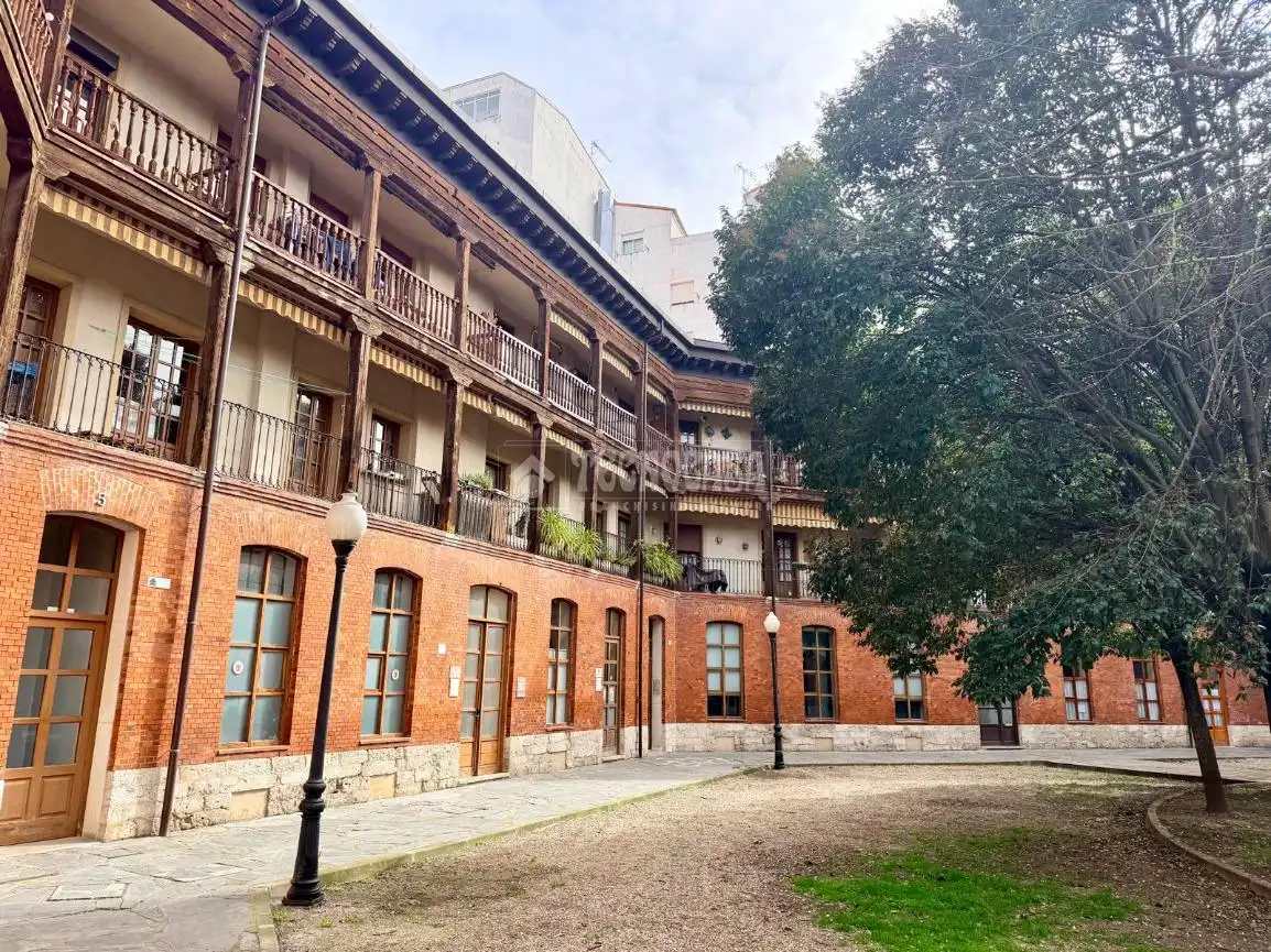 Außenansicht von Wohnung zum Verkauf in Valladolid mit Abstellraum