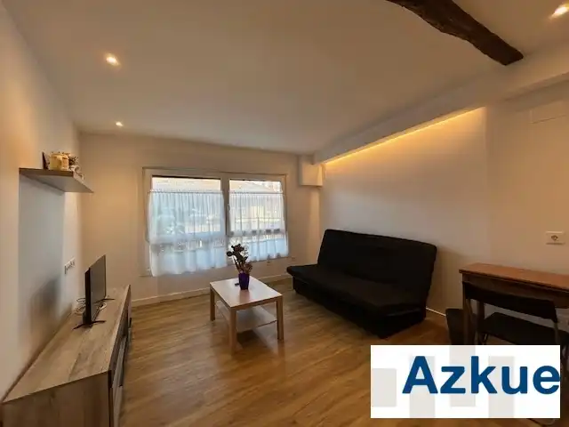 Sala d'estar de Local en venda en Zumaia amb Moblat