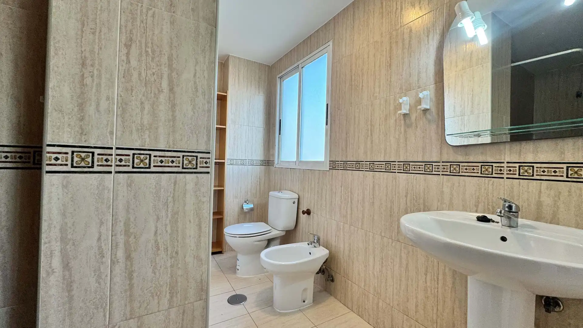 Bathroom of Flat for sale in Alicante / Alacant  with Swimming Pool