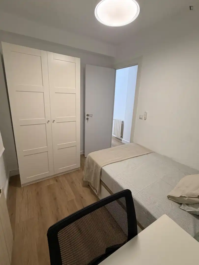 Schlafzimmer von Wohnungen zur Miete in Zaragoza mit Klimaanlage, Möbliert und Ofen