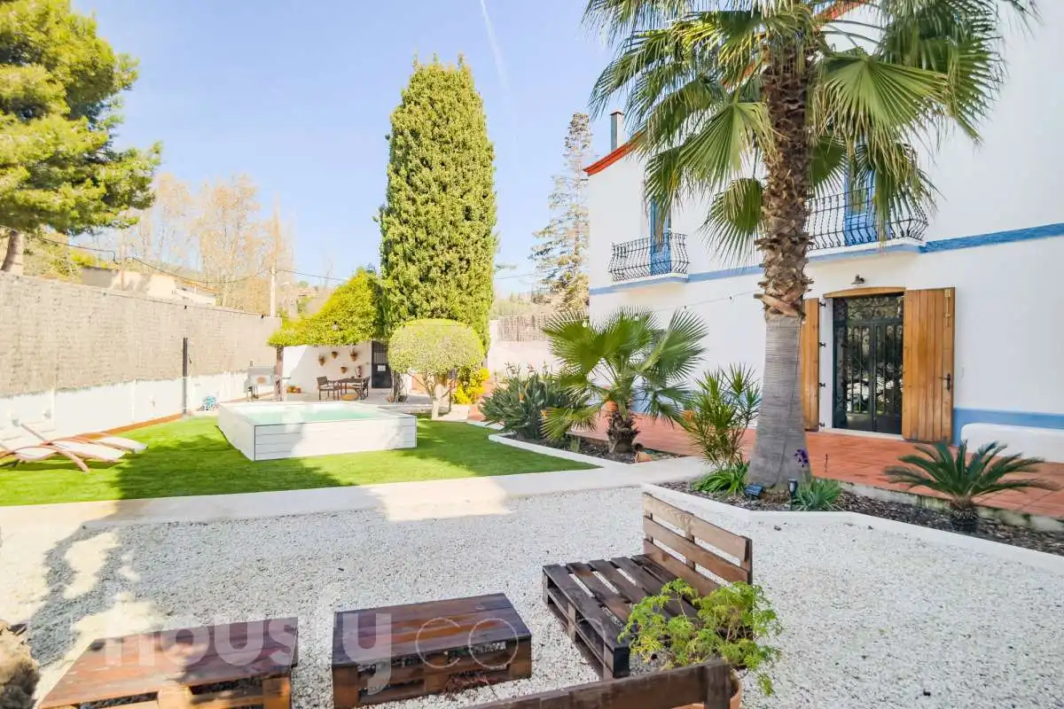Vista exterior de Finca rústica en venta en Montgat con Calefacción, Jardín privado y Terraza