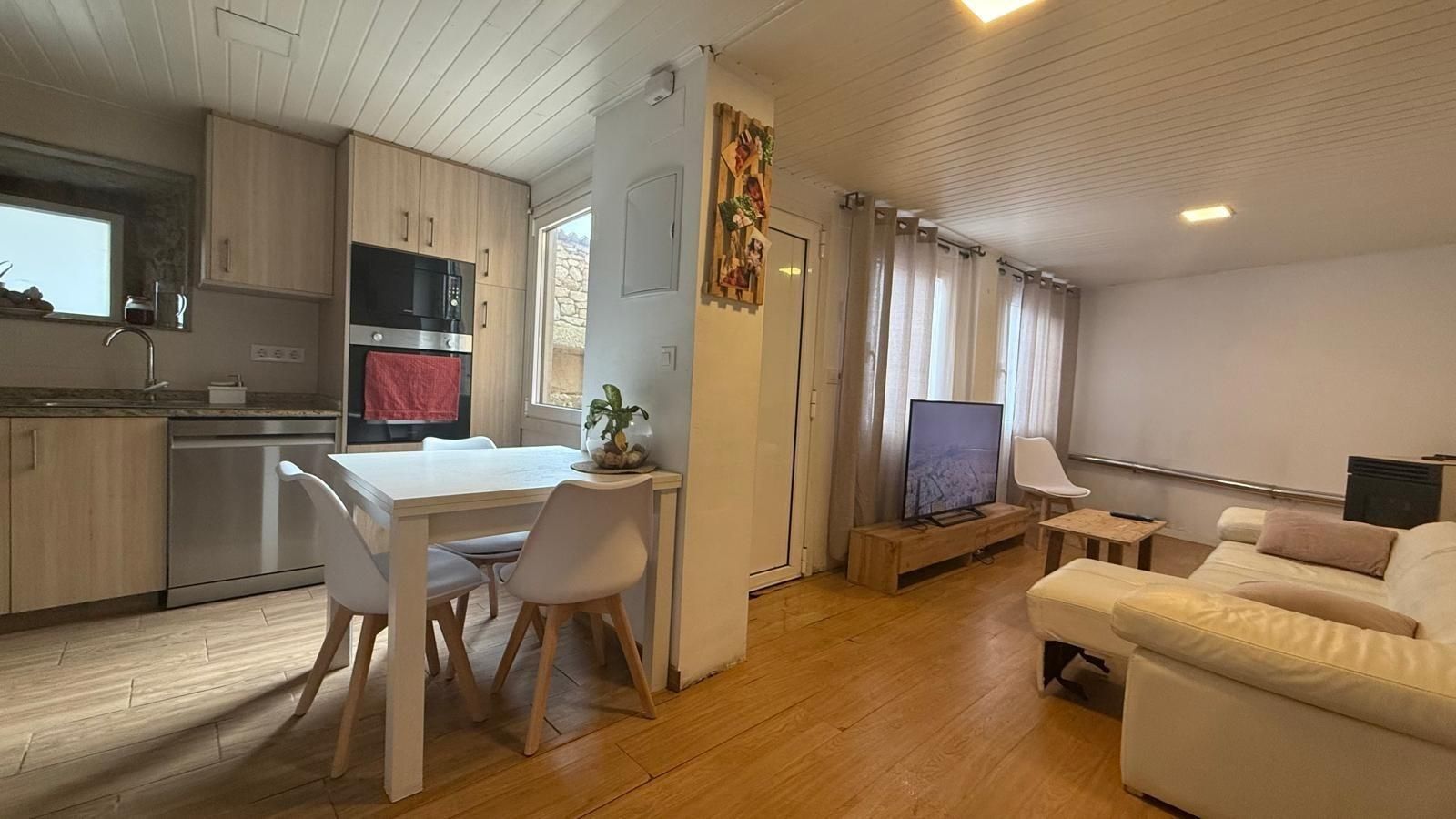 Sala d'estar de Casa o xalet en venda en San Cibrao das Viñas amb Calefacció, Terrassa i Traster