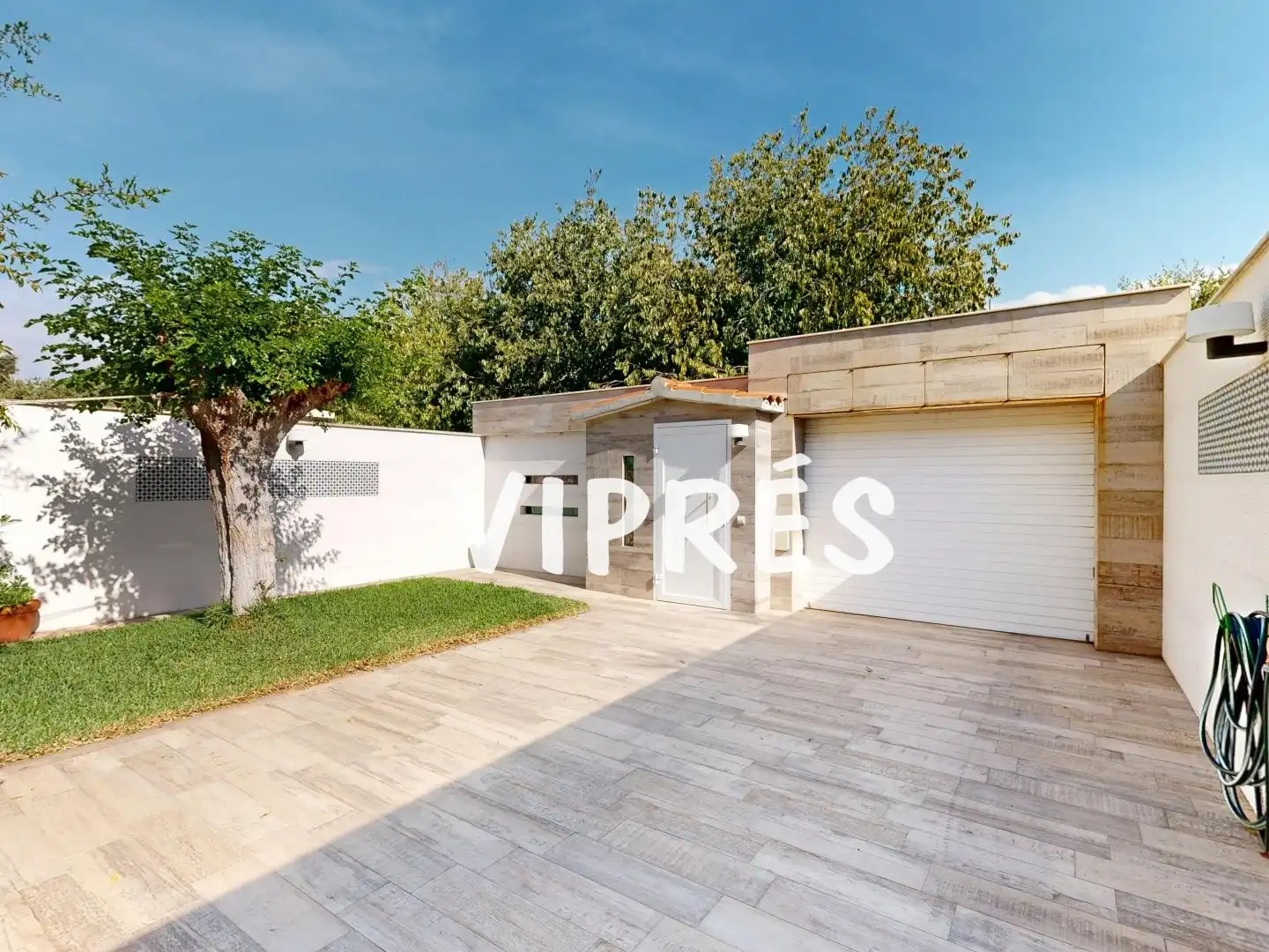 Vista exterior de Casa adosada en venta en Mérida con Calefacción