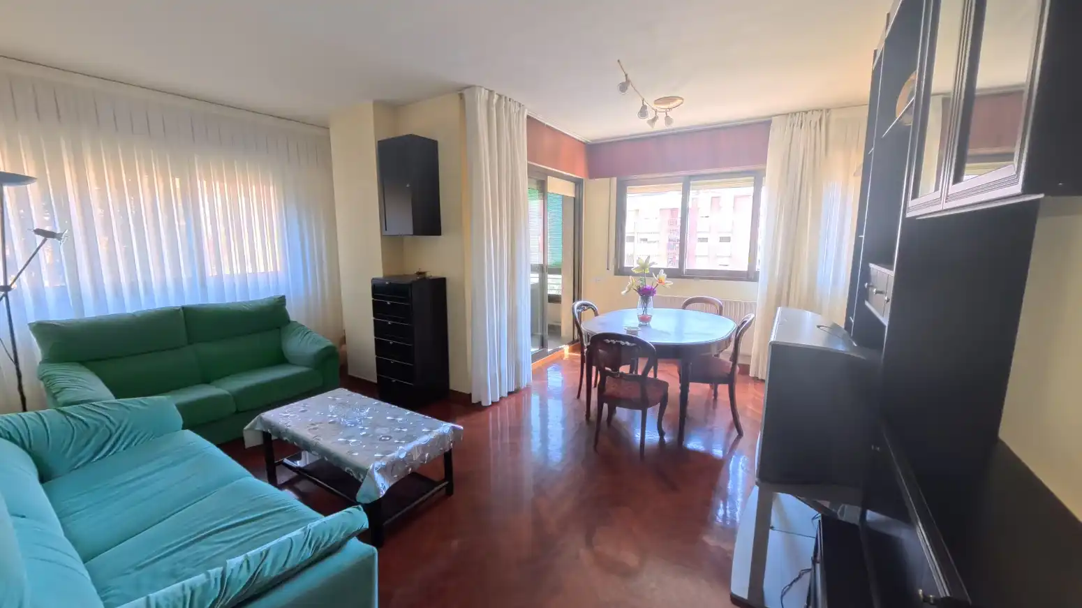 Sala de estar de Piso en venta en  Logroño con Calefacción, Parquet y Terraza