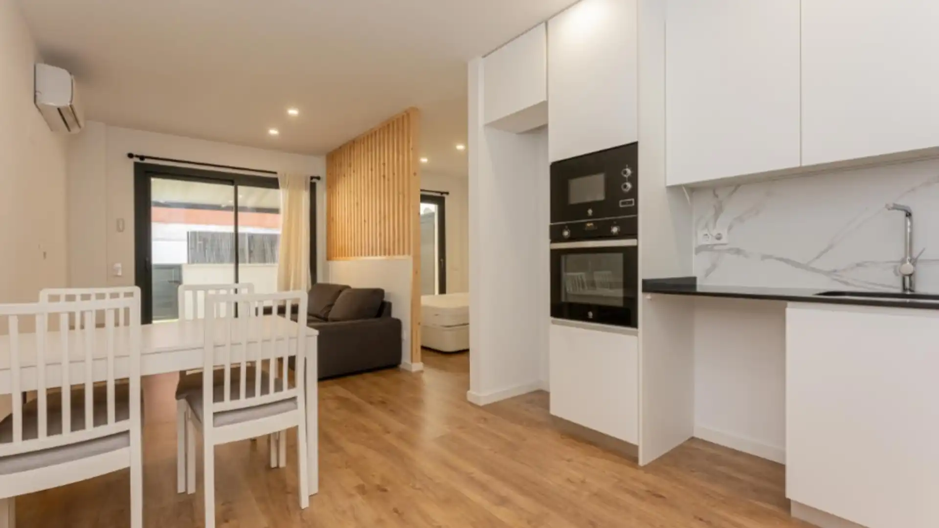 Cocina de Piso en venta en Sant Boi de Llobregat con Terraza, Piscina y Amueblado