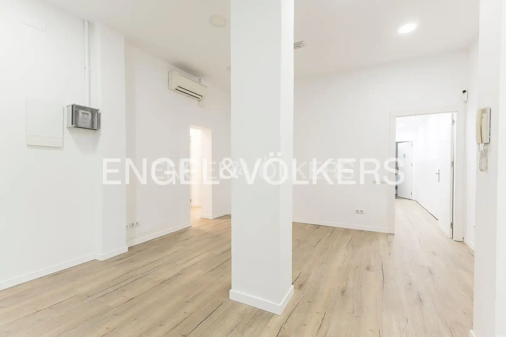 Flat for sale in Barcelona  with Air Conditioner, Heating and Parquet flooring