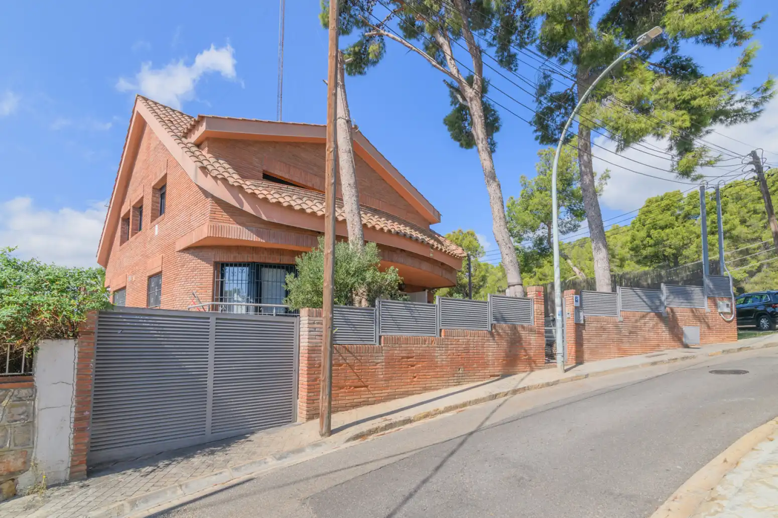 Vista exterior de Casa o chalet de alquiler en Viladecans con Terraza, Piscina y Balcón