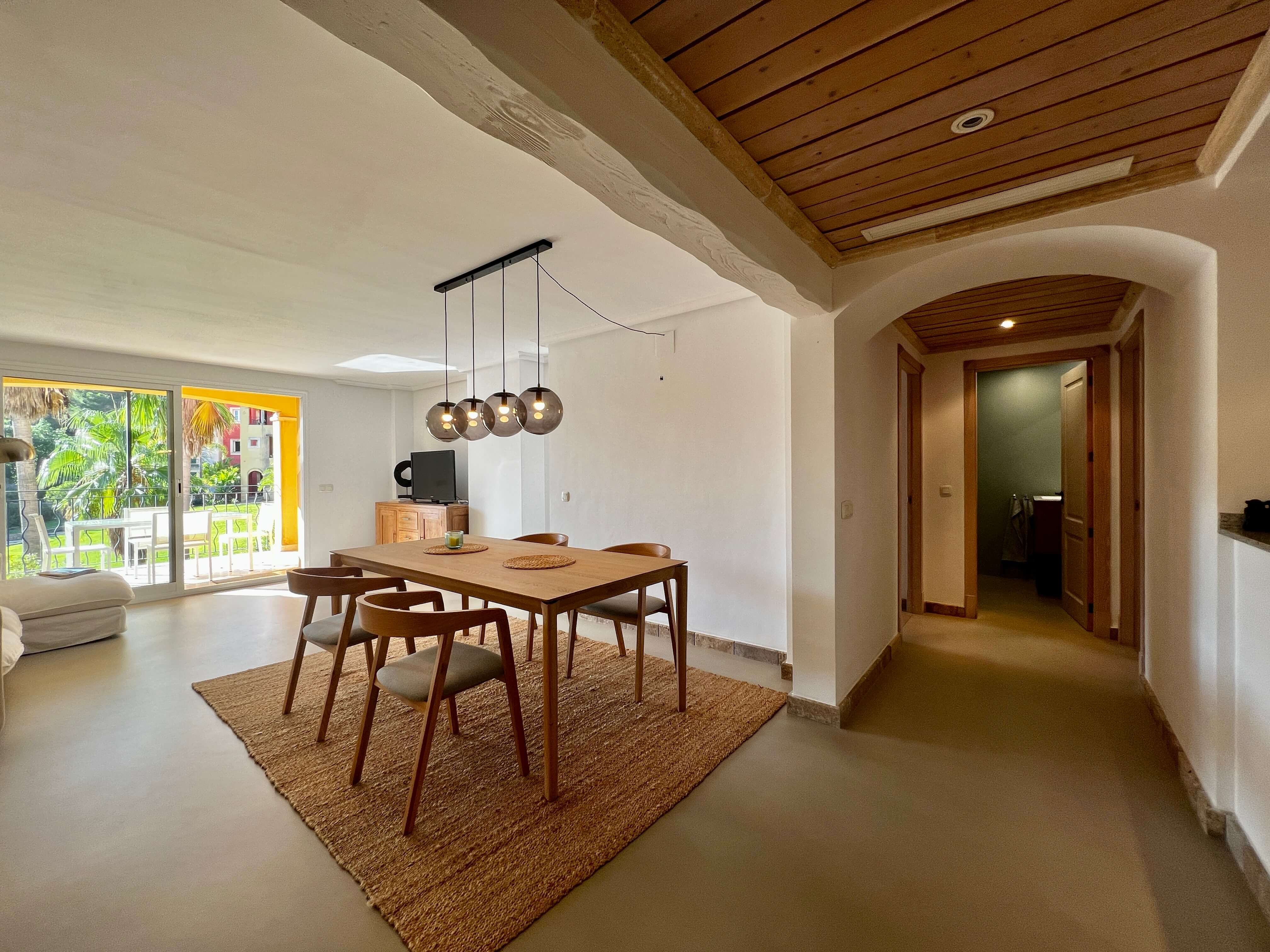 Menjador de Apartament en venda en Calvià amb Aire condicionat, Moblat i Piscina comunitària