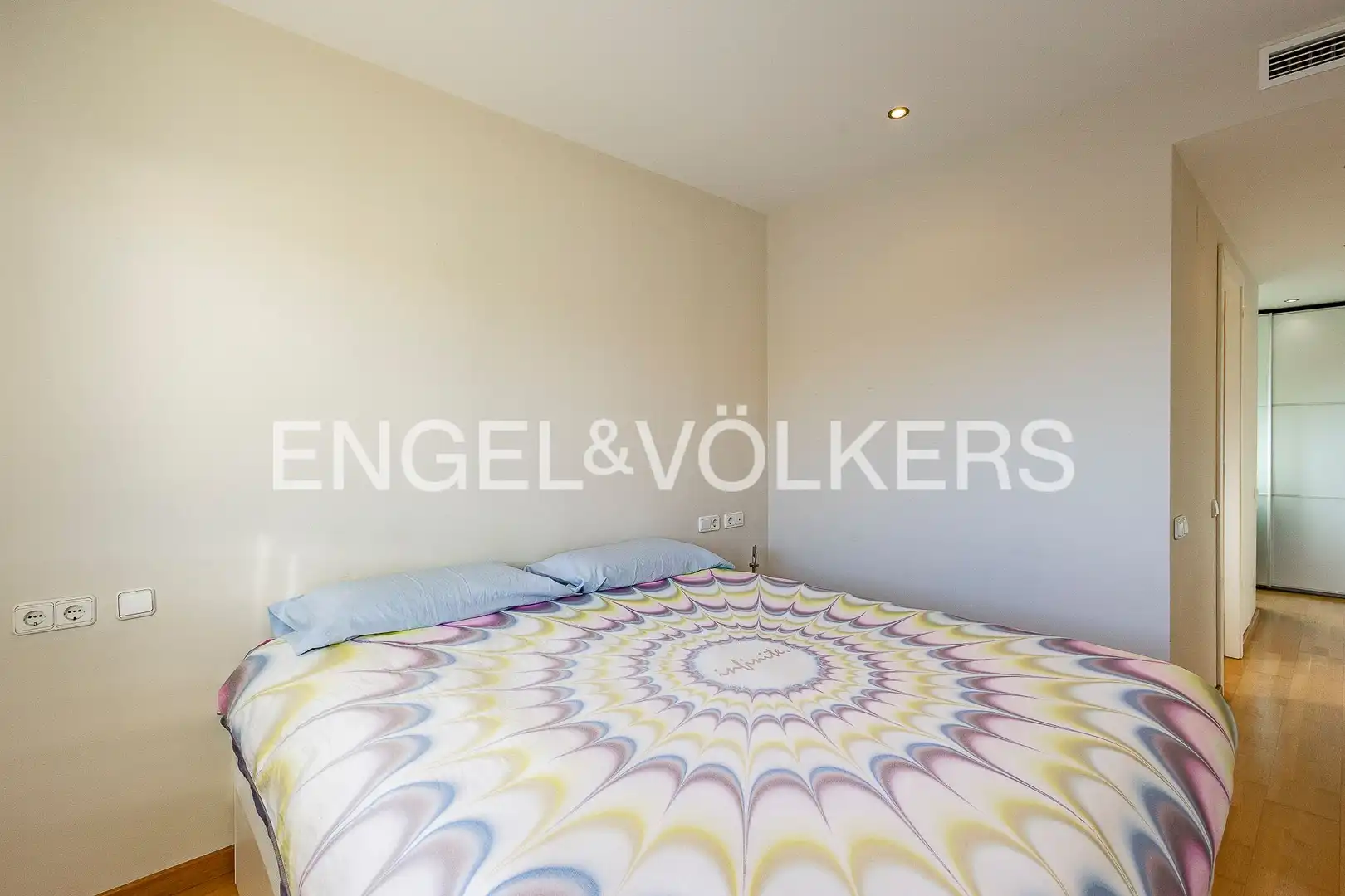 Schlafzimmer von Wohnung zum Verkauf in Sitges mit Klimaanlage, Heizung und Parkett