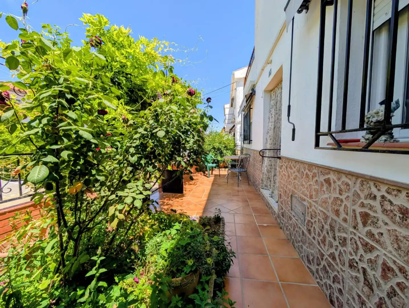 Vista exterior de Casa o xalet en venda en Loja amb Aire condicionat, Terrassa i Traster