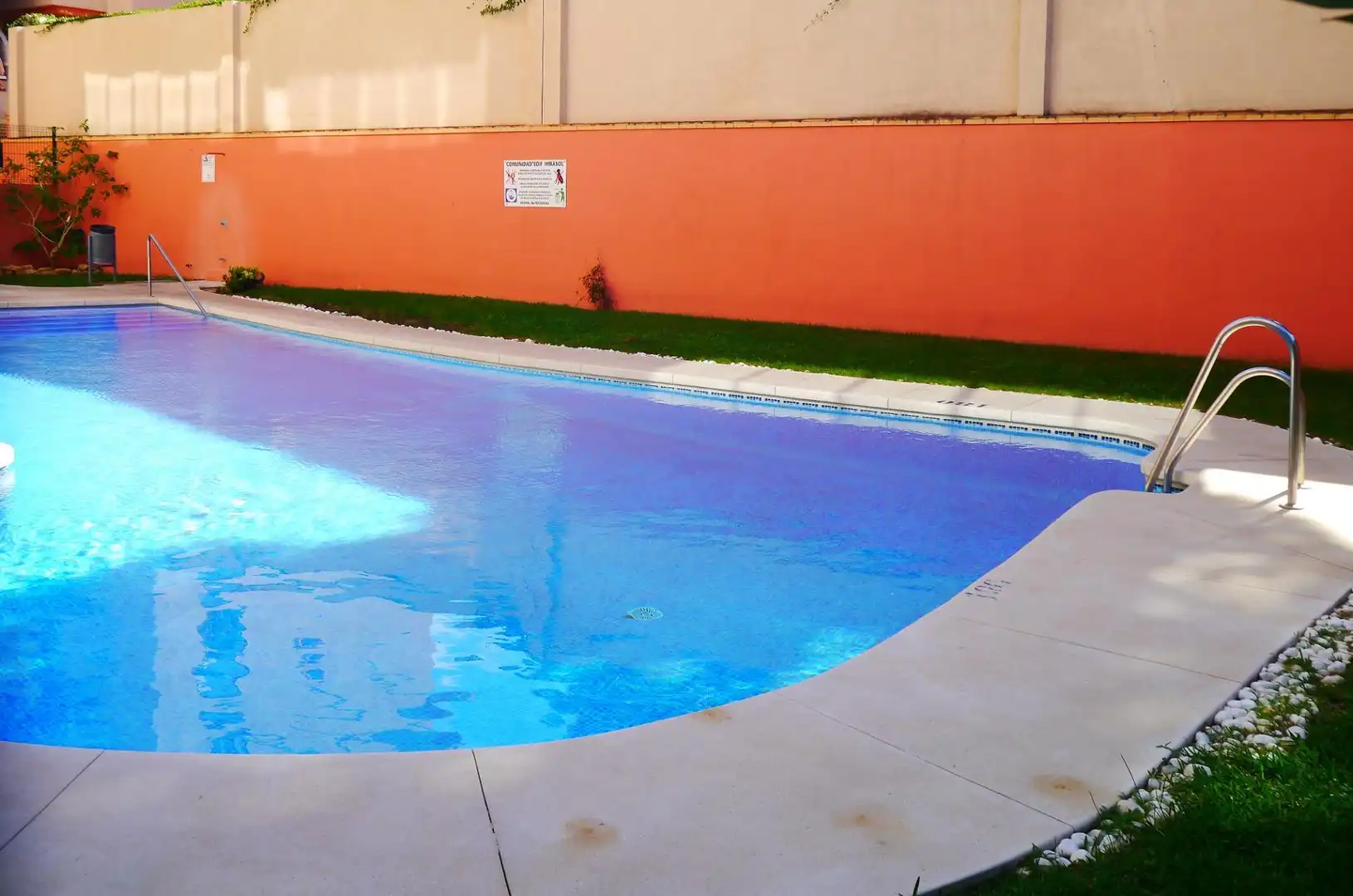Piscina de Apartamento en venta en Fuengirola con Aire acondicionado, Calefacción y Jardín privado