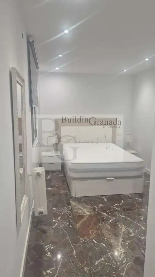 Dormitori de Pis de lloguer en Granada amb Aire condicionat, Calefacció i Moblat