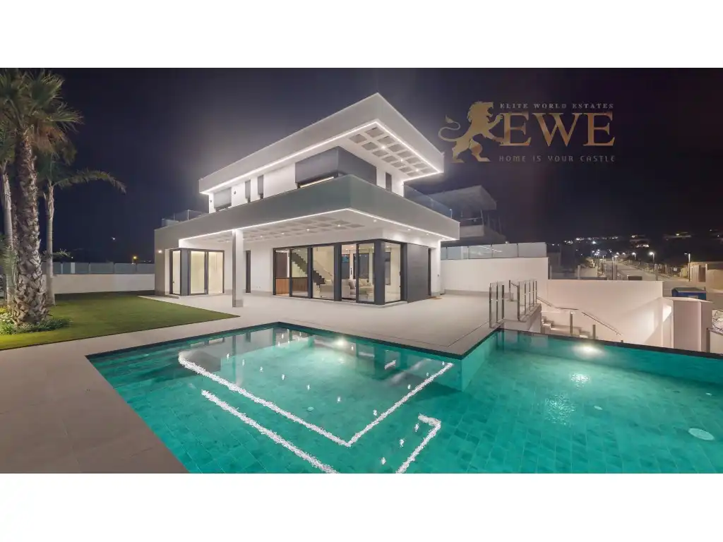Detached house for sale in Calle Cuba De