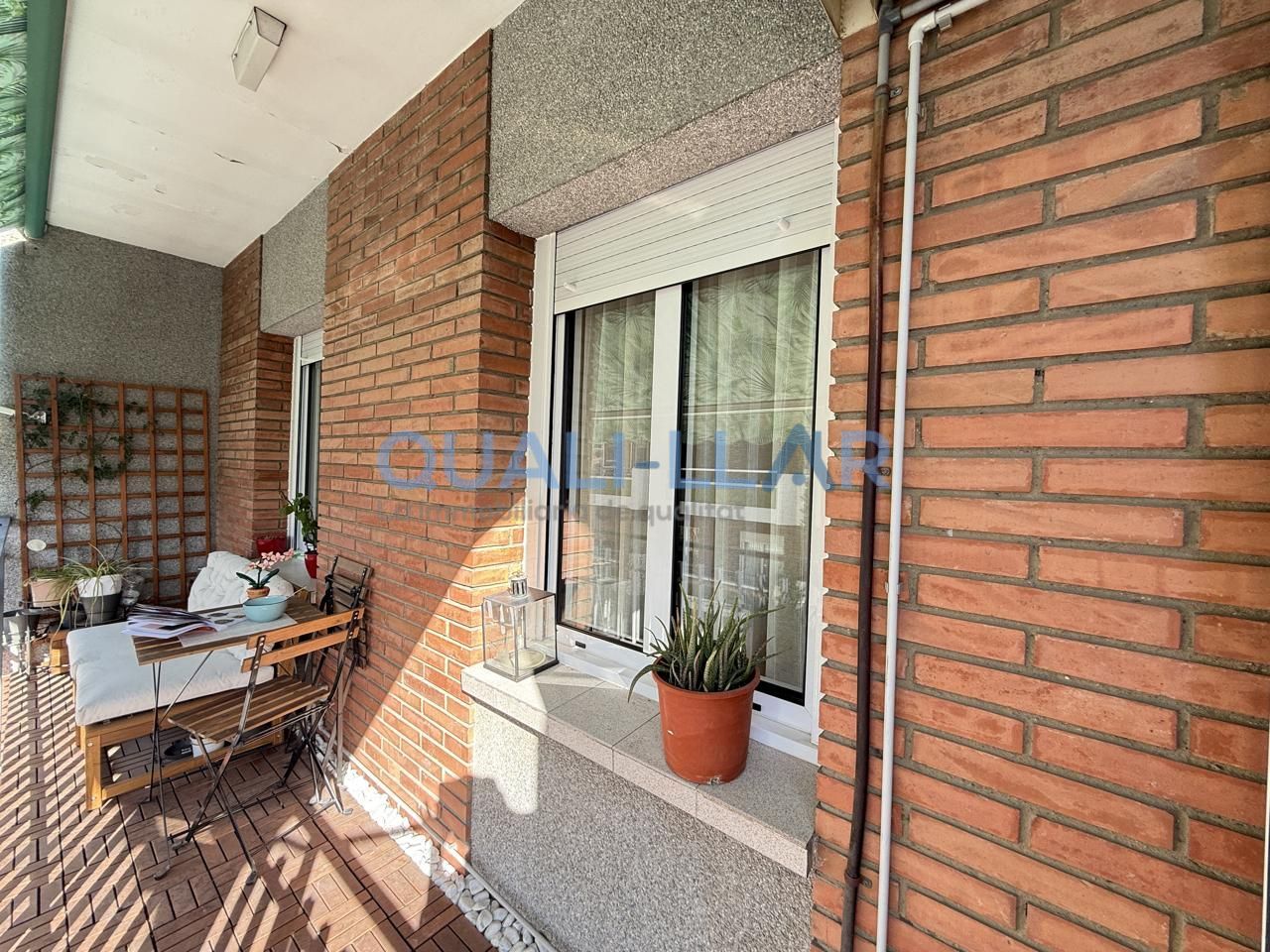 Vista exterior de Pis en venda en Sant Feliu de Llobregat amb Aire condicionat, Calefacció i Parquet