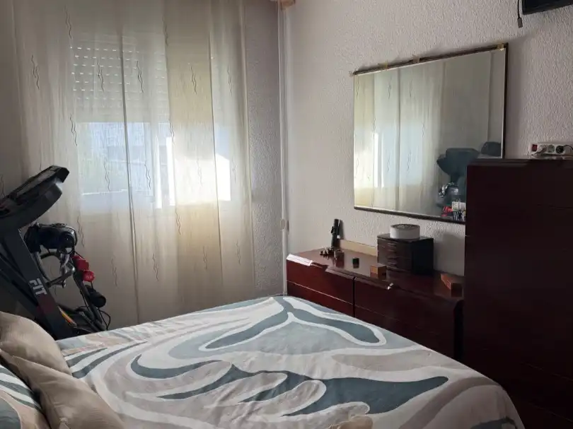 Dormitori de Pis en venda en Badalona amb Aire condicionat, Terrassa i Balcó