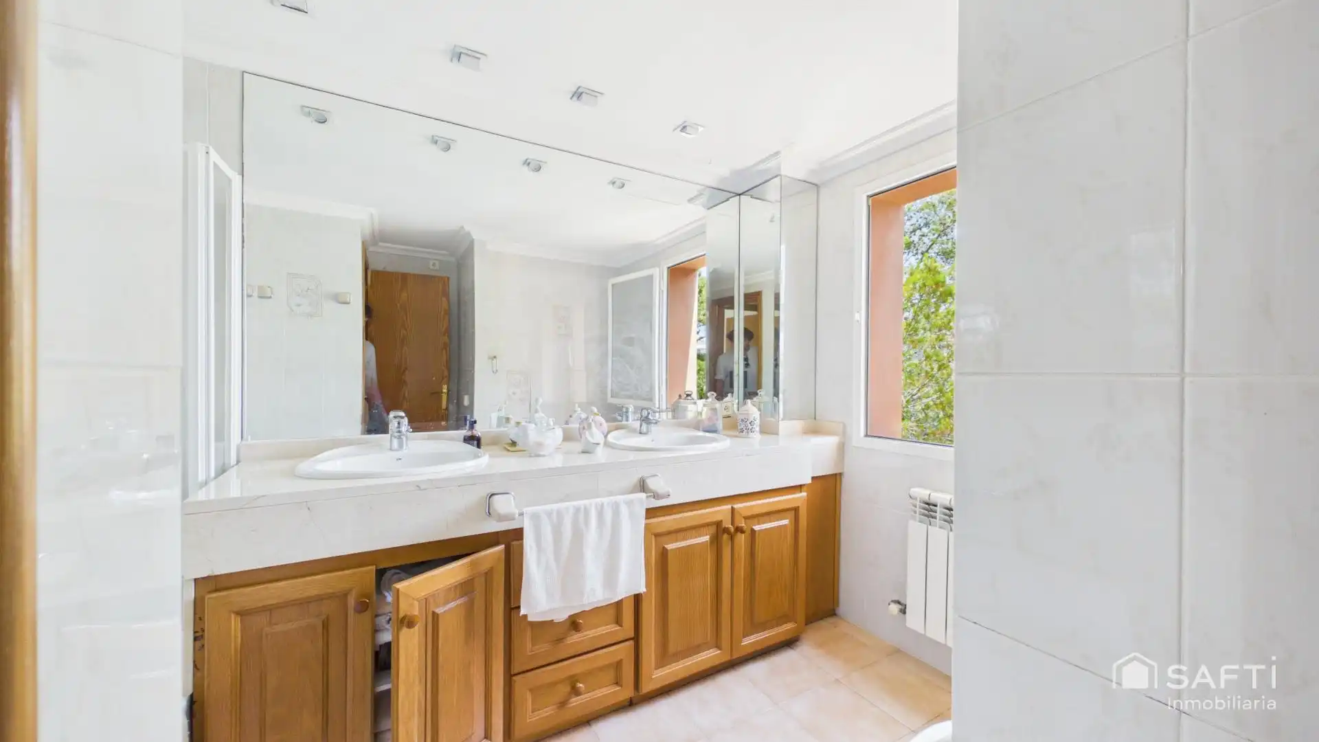 Bathroom of Detached homes for sale in Calvià  with Air Conditioner, Terrace and Balcony