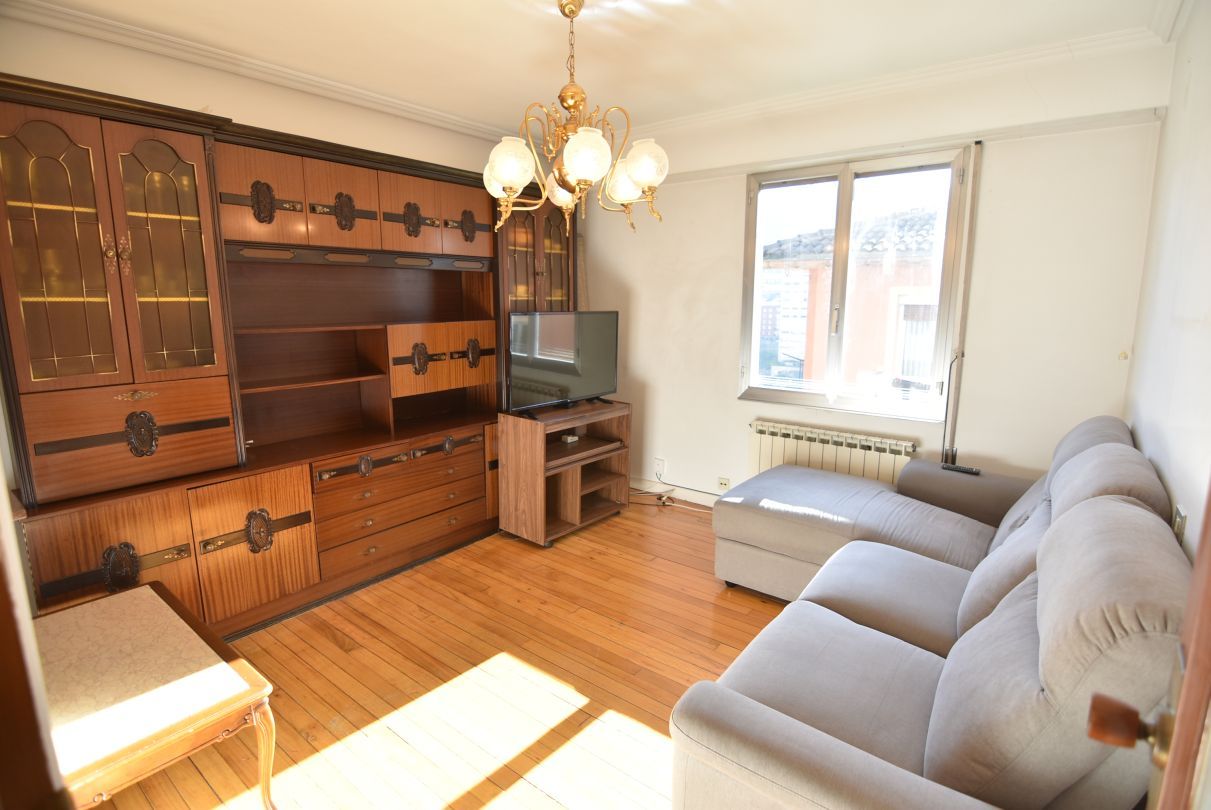 Living room of Flat for sale in Eibar  with Heating, Furnished and Balcony