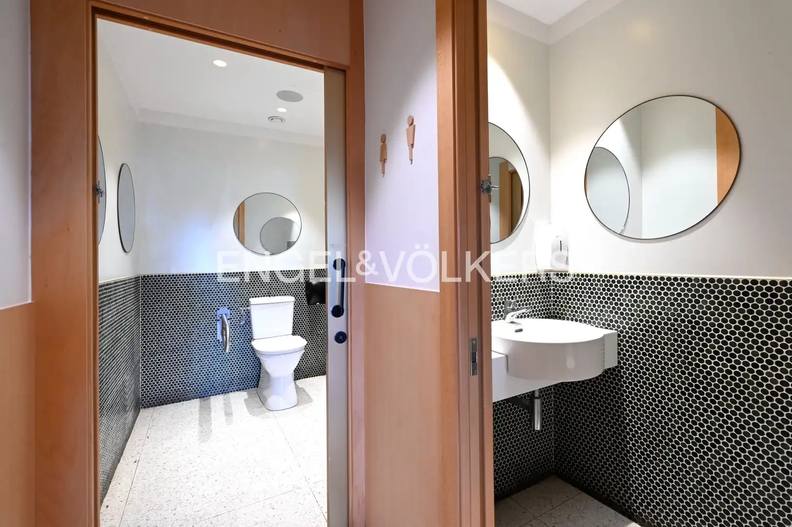 Bathroom of Commercial properties for sale in Santander  with Air Conditioner, Terrace and Furnished