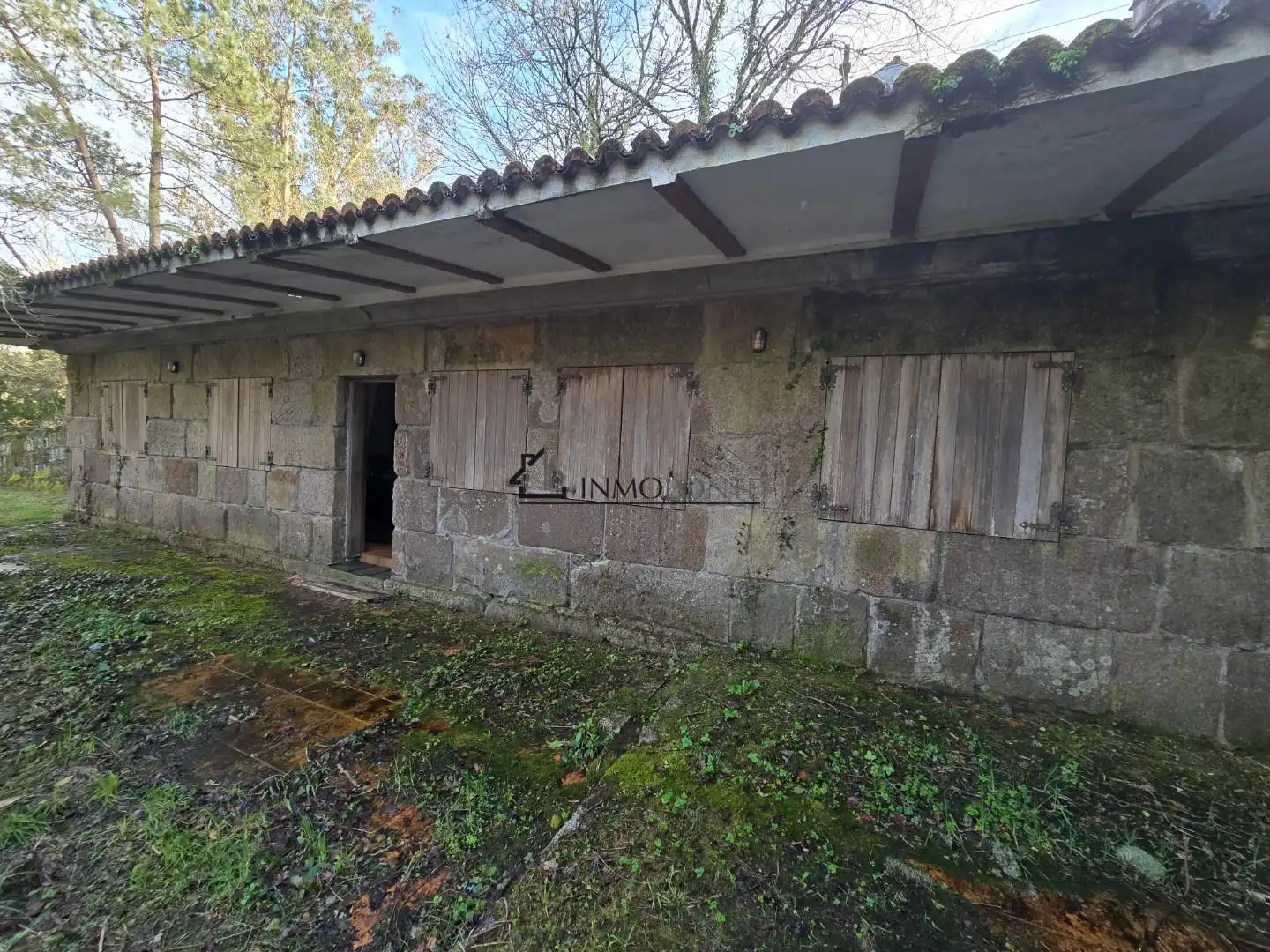 Vista exterior de Nave industrial en venta en Pontevedra Capital 