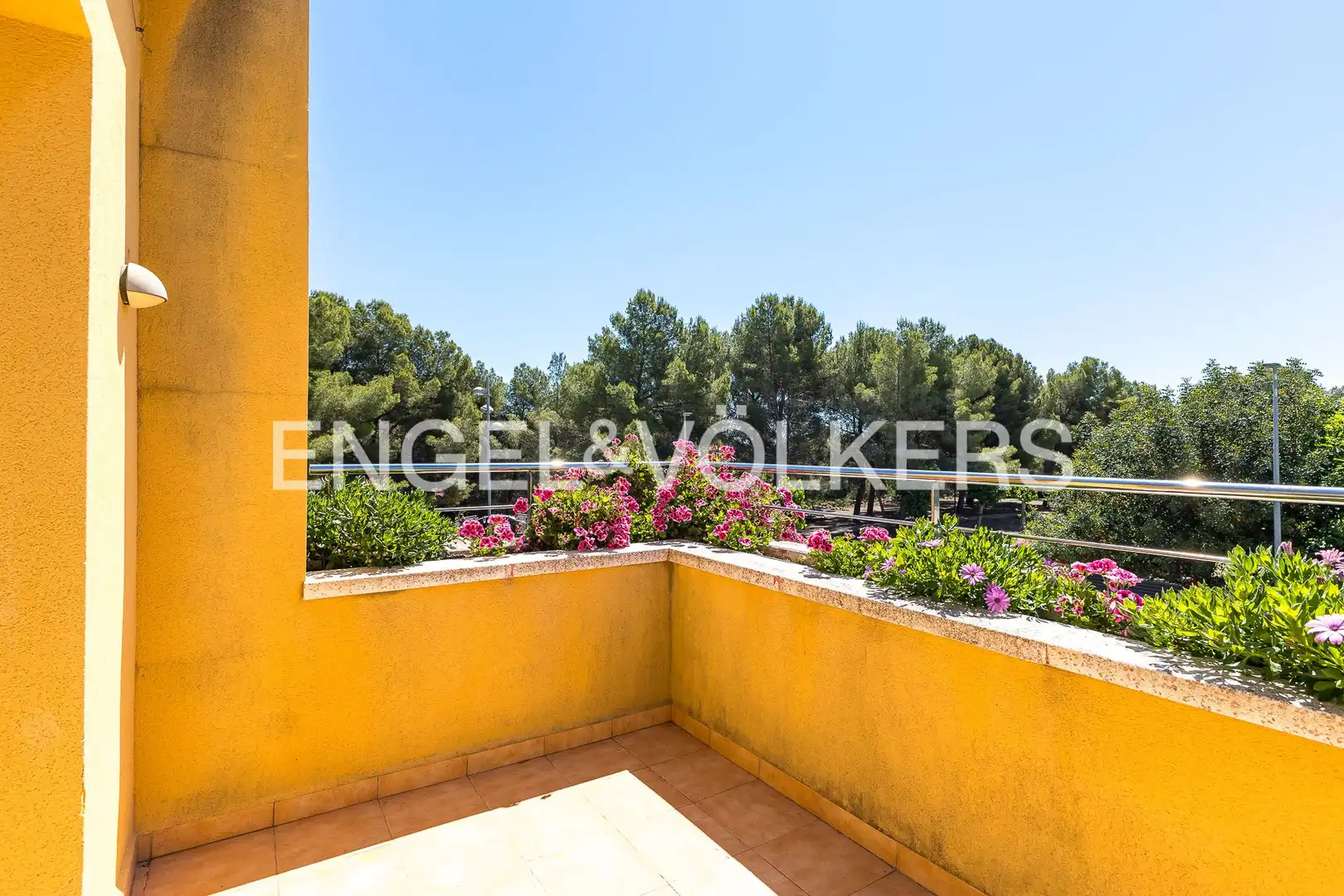 Terrassa de Casa o xalet en venda en Cubelles amb Aire condicionat, Calefacció i Jardí privat