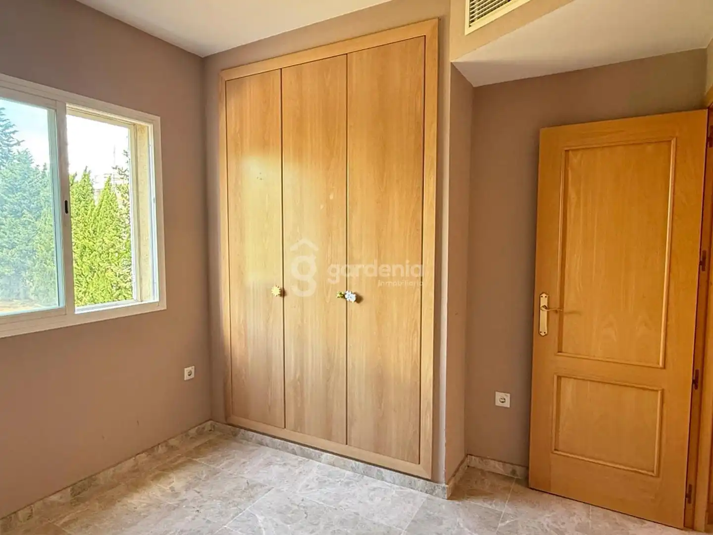 Habitación de Casa adosada en venta en Castilleja de la Cuesta con Aire acondicionado y Terraza