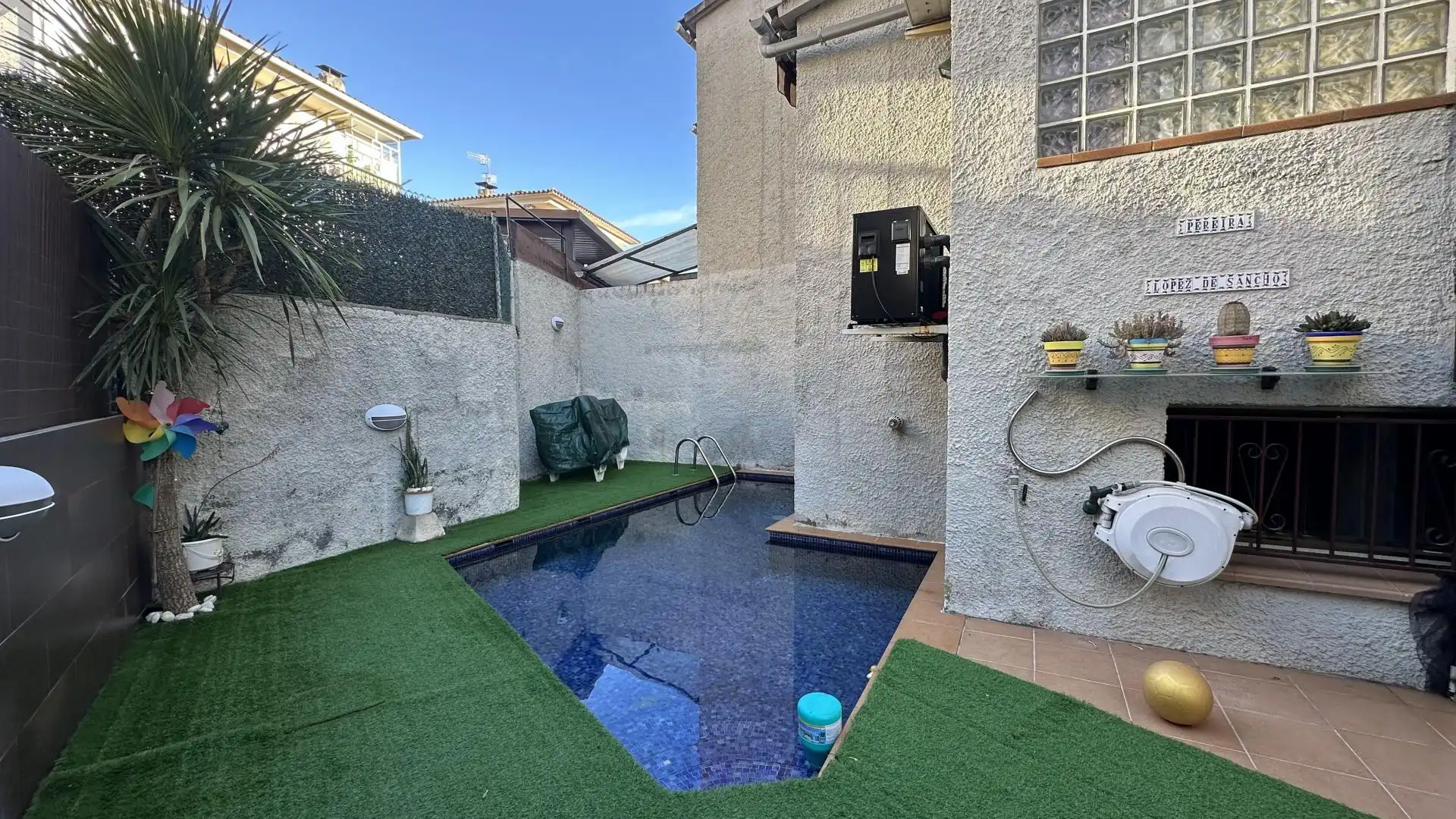 Piscina de Casa adosada en venta en Sant Celoni con Calefacción, Jardín privado y Terraza