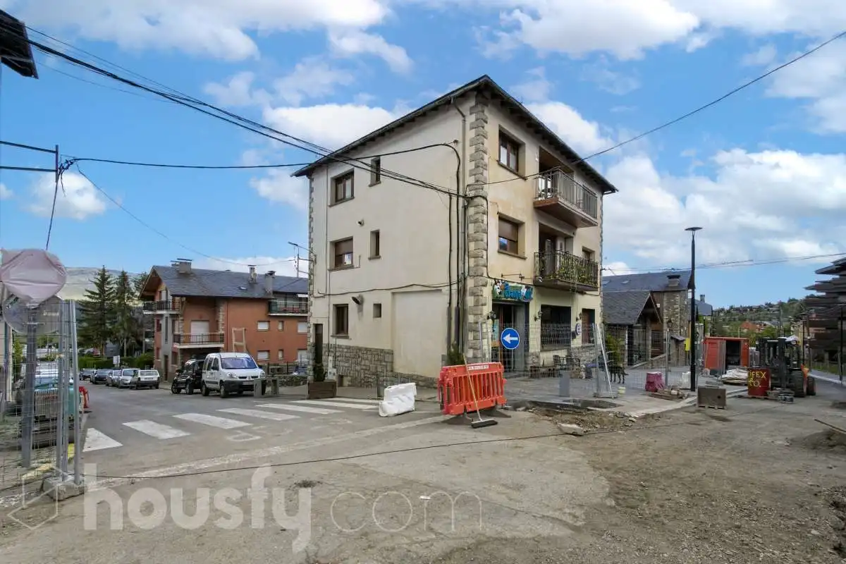 Exterior view of Flat for sale in Alp  with Air Conditioner, Heating and Terrace