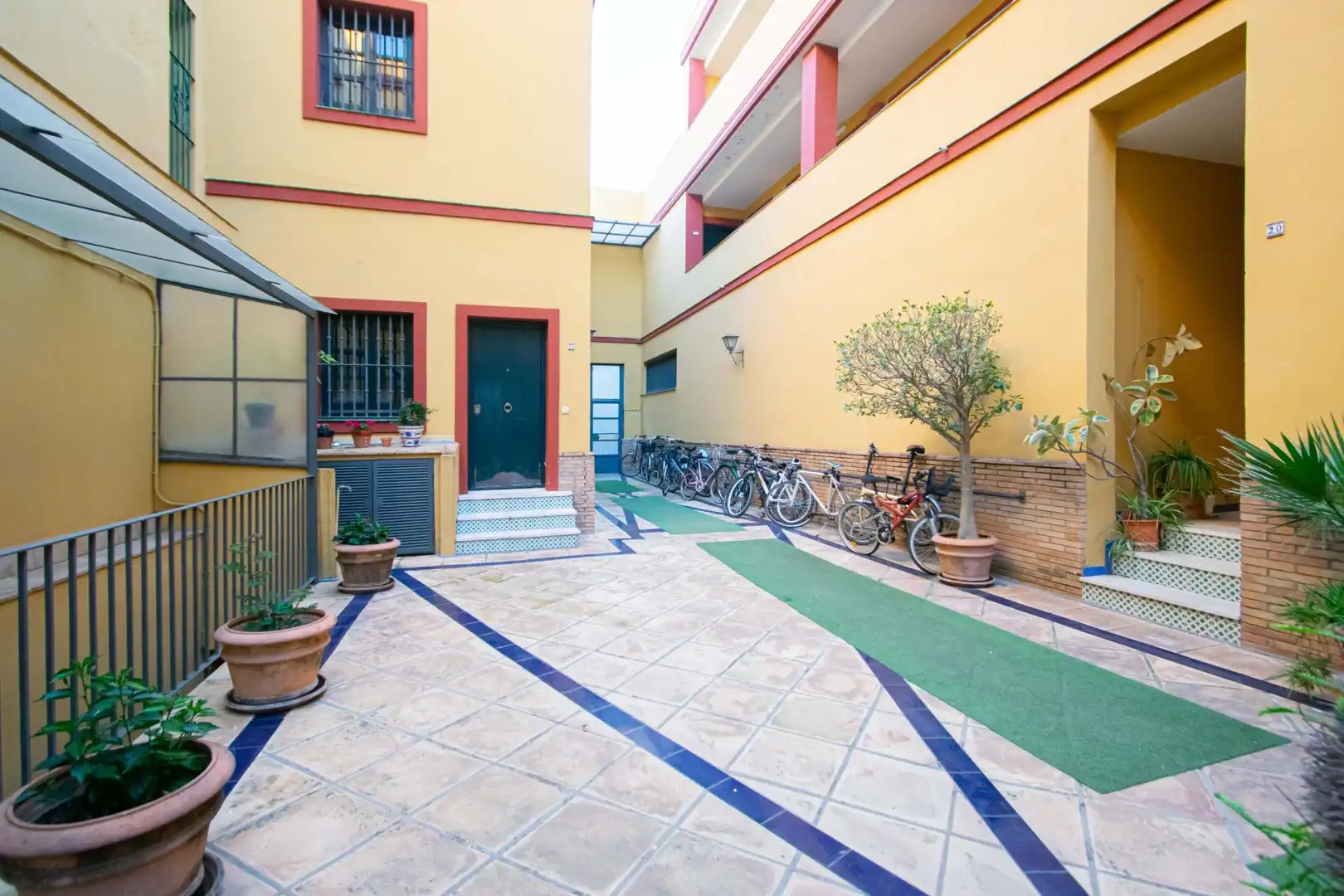 Vista exterior de Apartamento en venta en Sevilla con Aire acondicionado, Calefacción y Amueblado