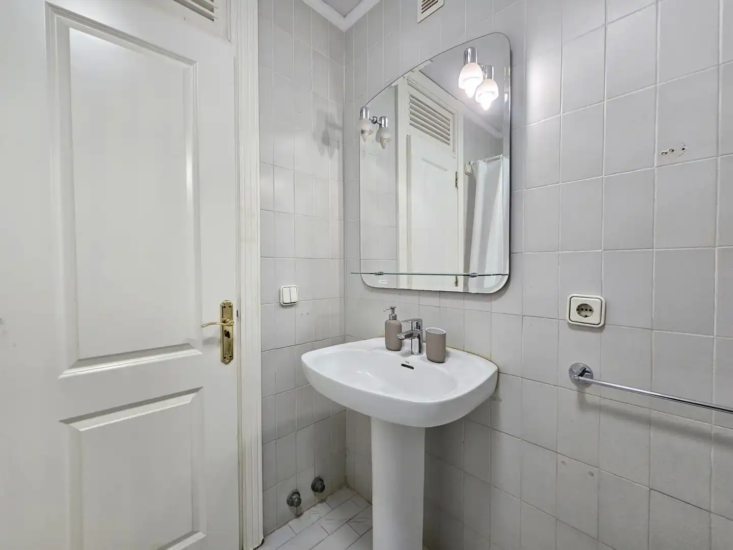 Room in Avenida Francisco la Roche, 57, Urbanización Anaga