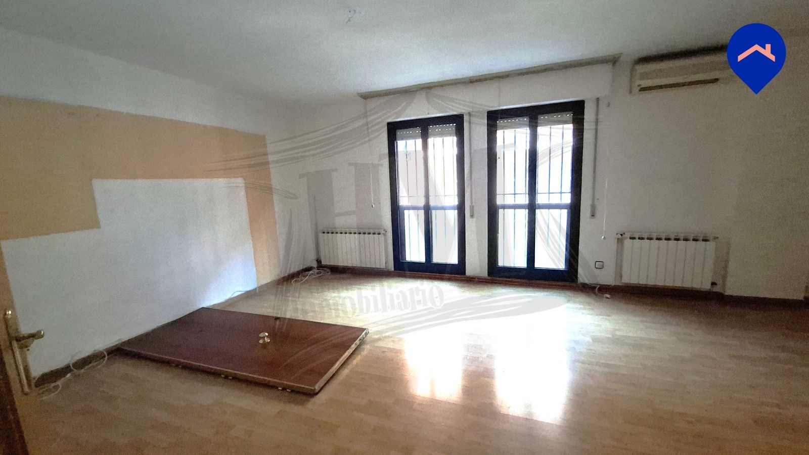 Living room of Flat for sale in  Madrid Capital  with Air Conditioner, Heating and Private garden