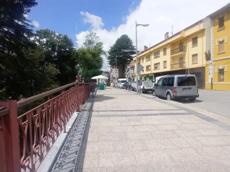 Vista exterior de Edifici en venda en Tineo
